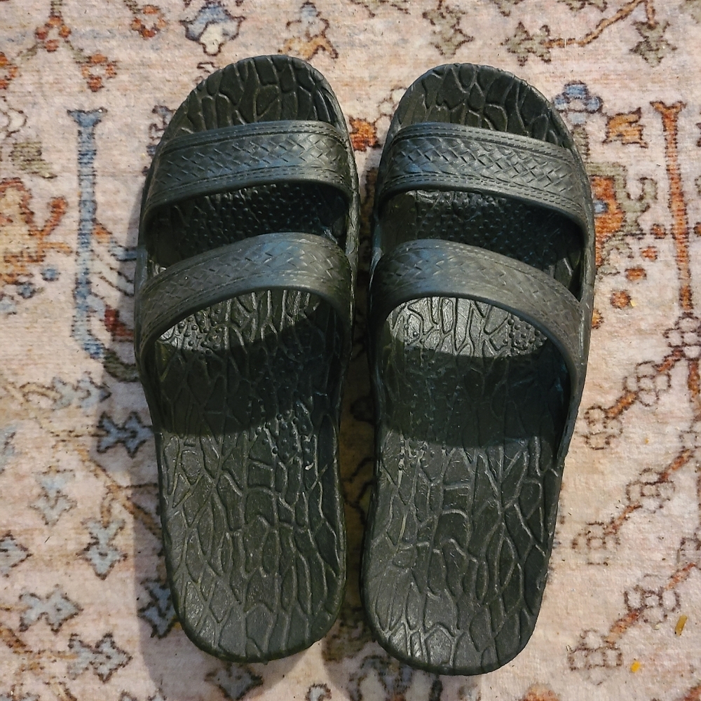 Pali Hawaii Textured Black Slide Sandals